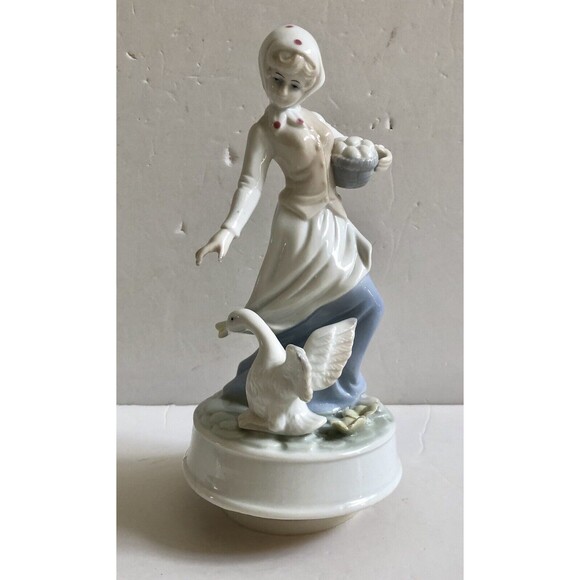 MUSICAL BOX, PORCELAIN FIGURINE LADY WITH HANDKERCHIEF AND GOOSE 9.25" Tall - Picture 2 of 6